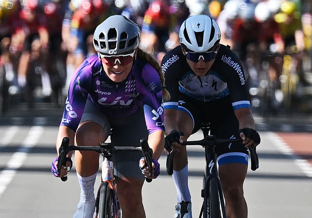 Letizia Paternoster and Valerie Demey in a late-race breakaway on stage 6
