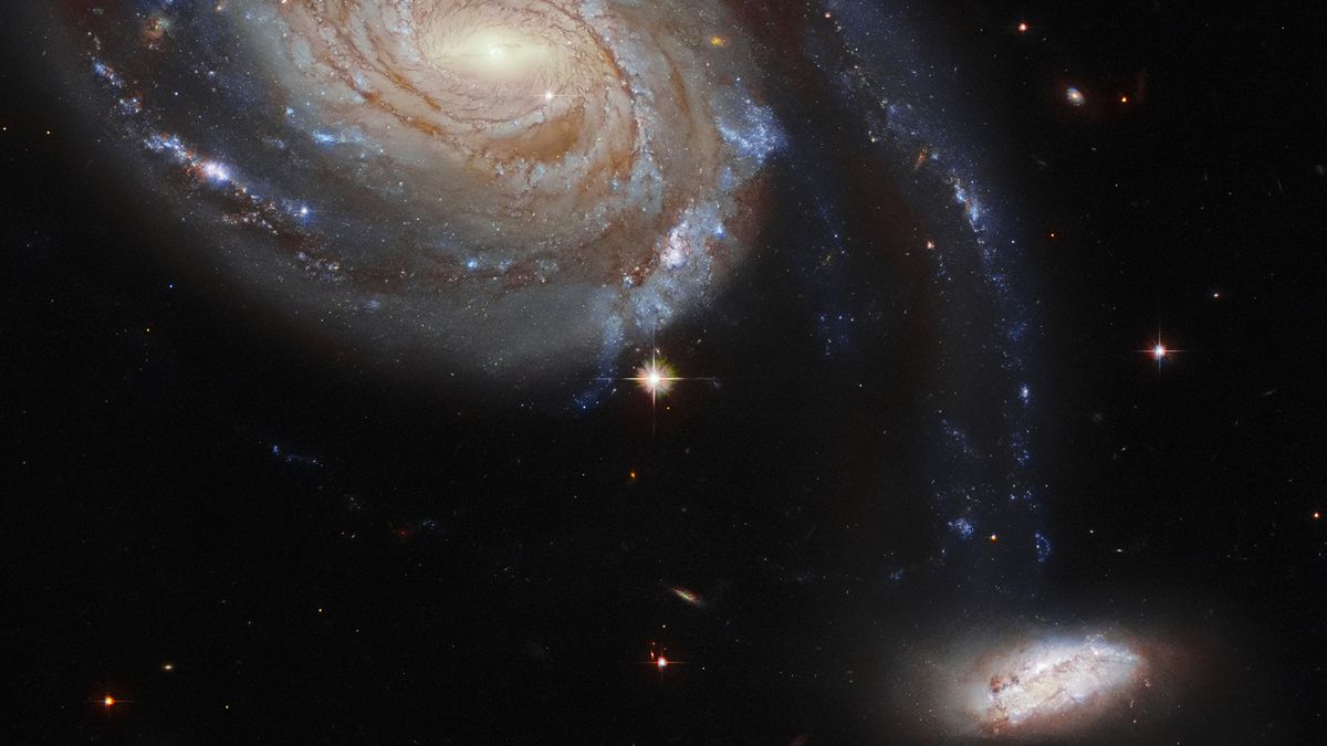 Hubble telescope spots a pair of 'squabbling' galaxies locked in cosmic dance
