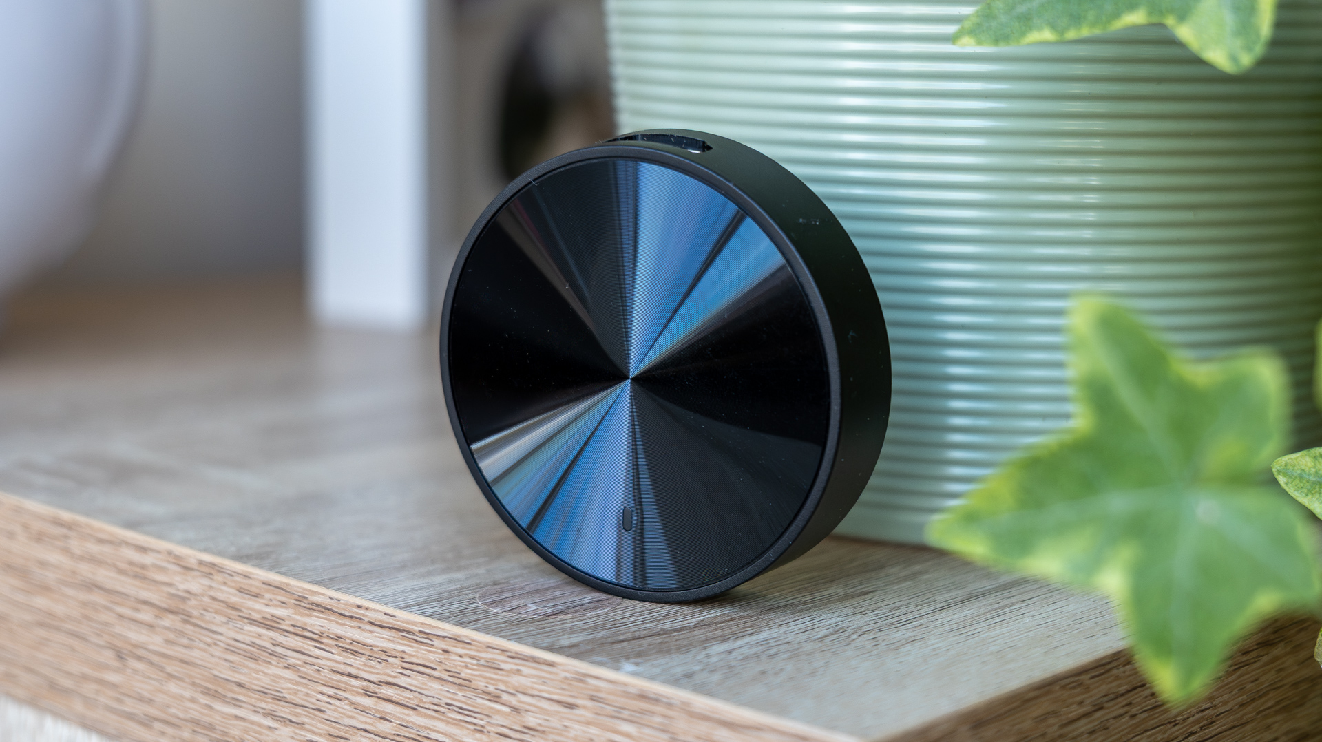 Netgem Pleio puck and accessories