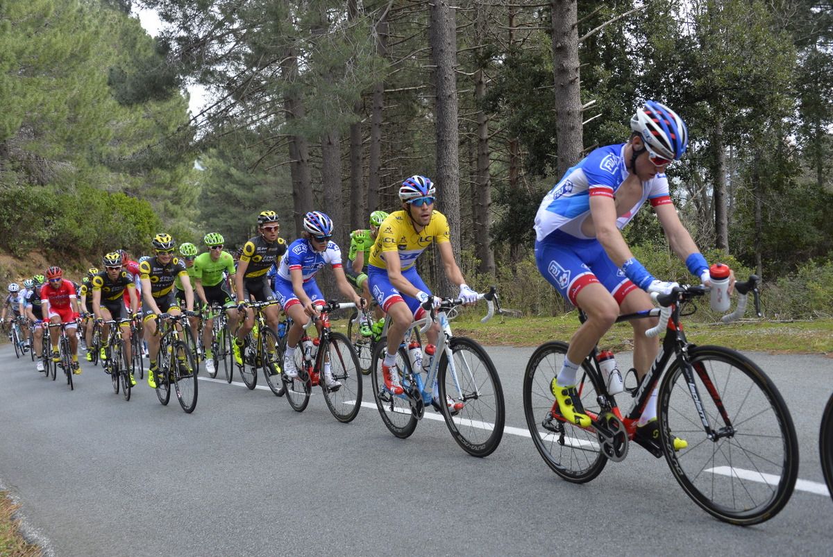 FDJ looking after Thibaut Pinot at the head of the race