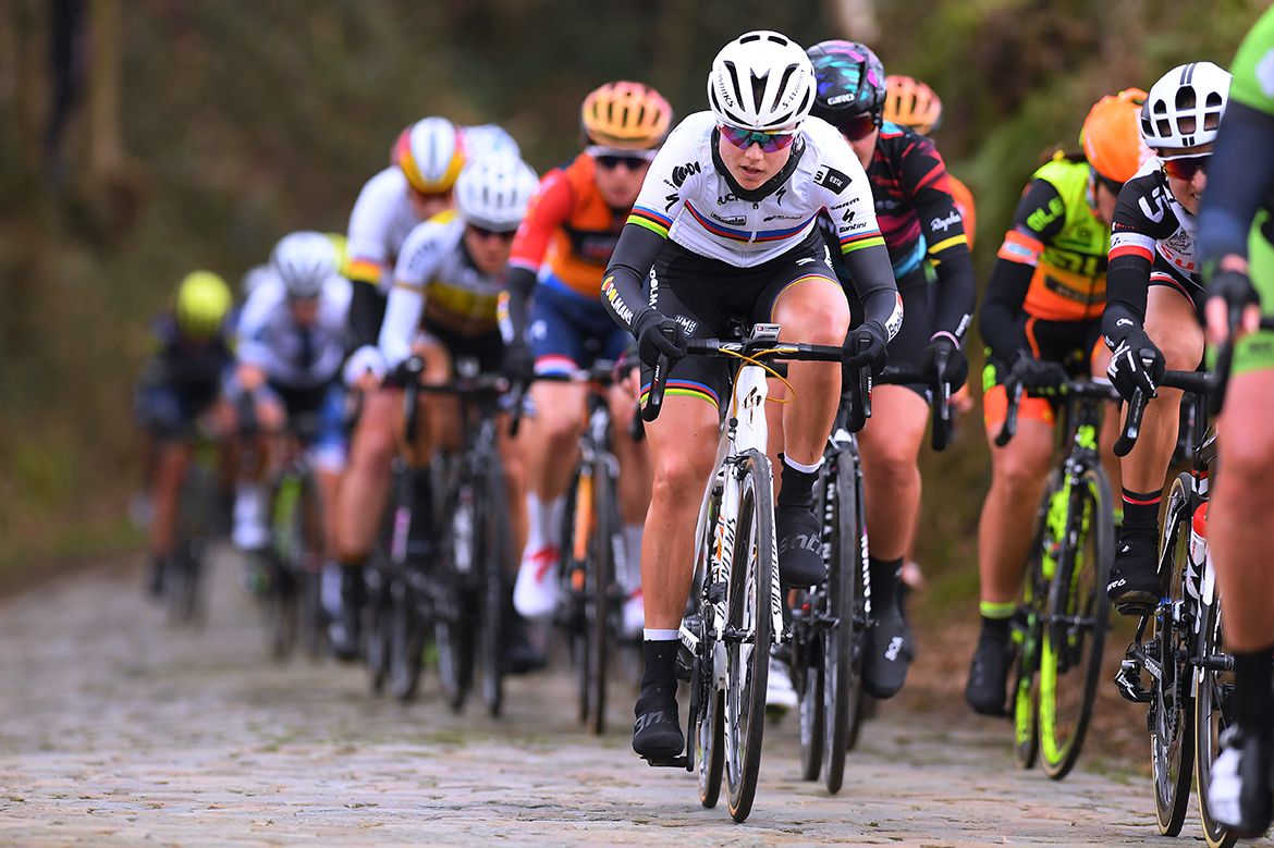 Amalie Dideriksen putting her world champion's jersey on display at the Omloop van het Hageland