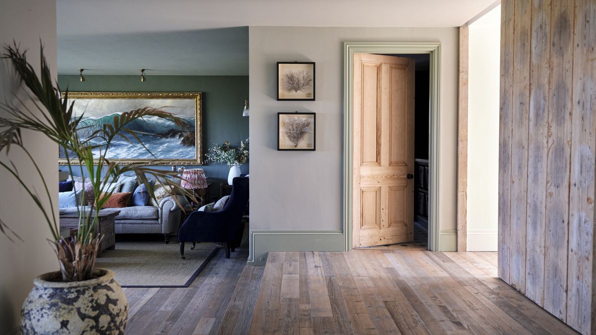 Skirting Board Colour Ideas: 8 Ways to Freshen Interiors | Homebuilding