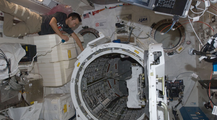 ISS&#039;s kibo airlock module