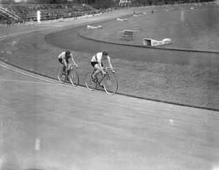 London 1948, Reg Harris leads out on Herne Hill track in the sprint competition