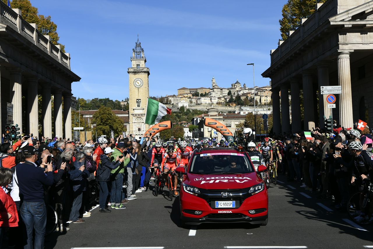 The peloton sets off for the neutral start
