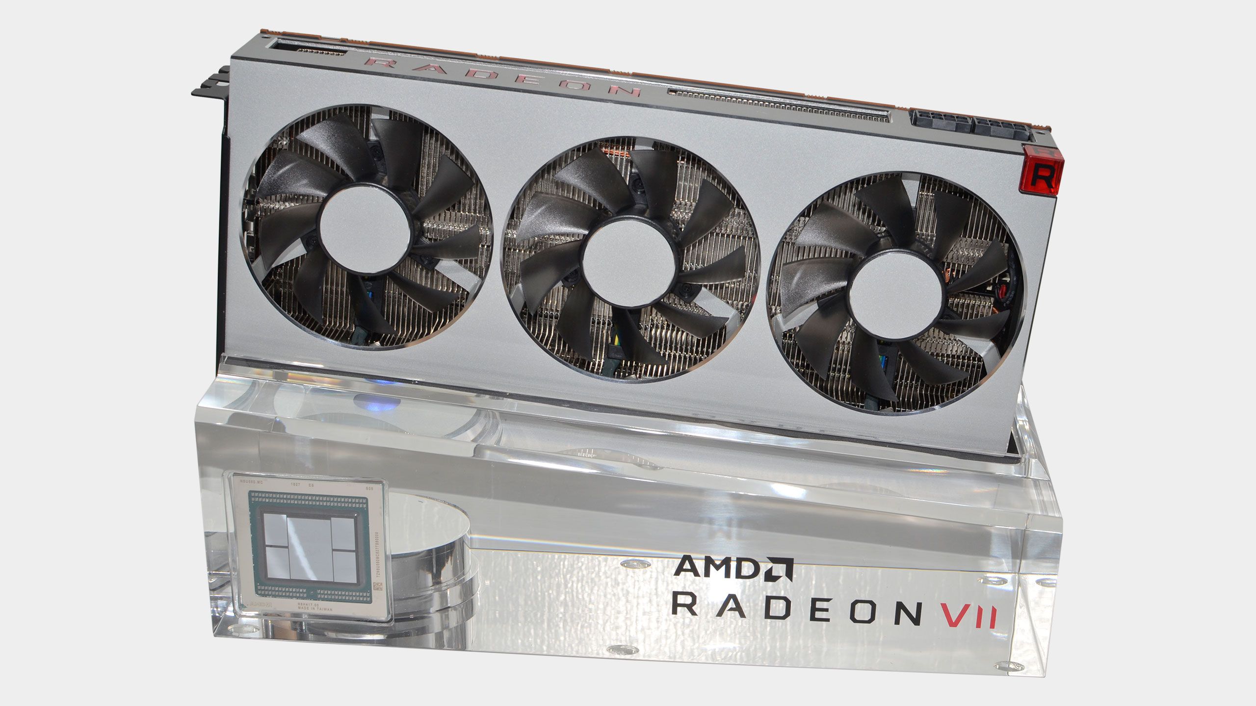 Radeon Ⅶ Amazon.com: XFX AMD Radeon VII 16GB HBM2, 1750 MHz Boost, 1801 MHz