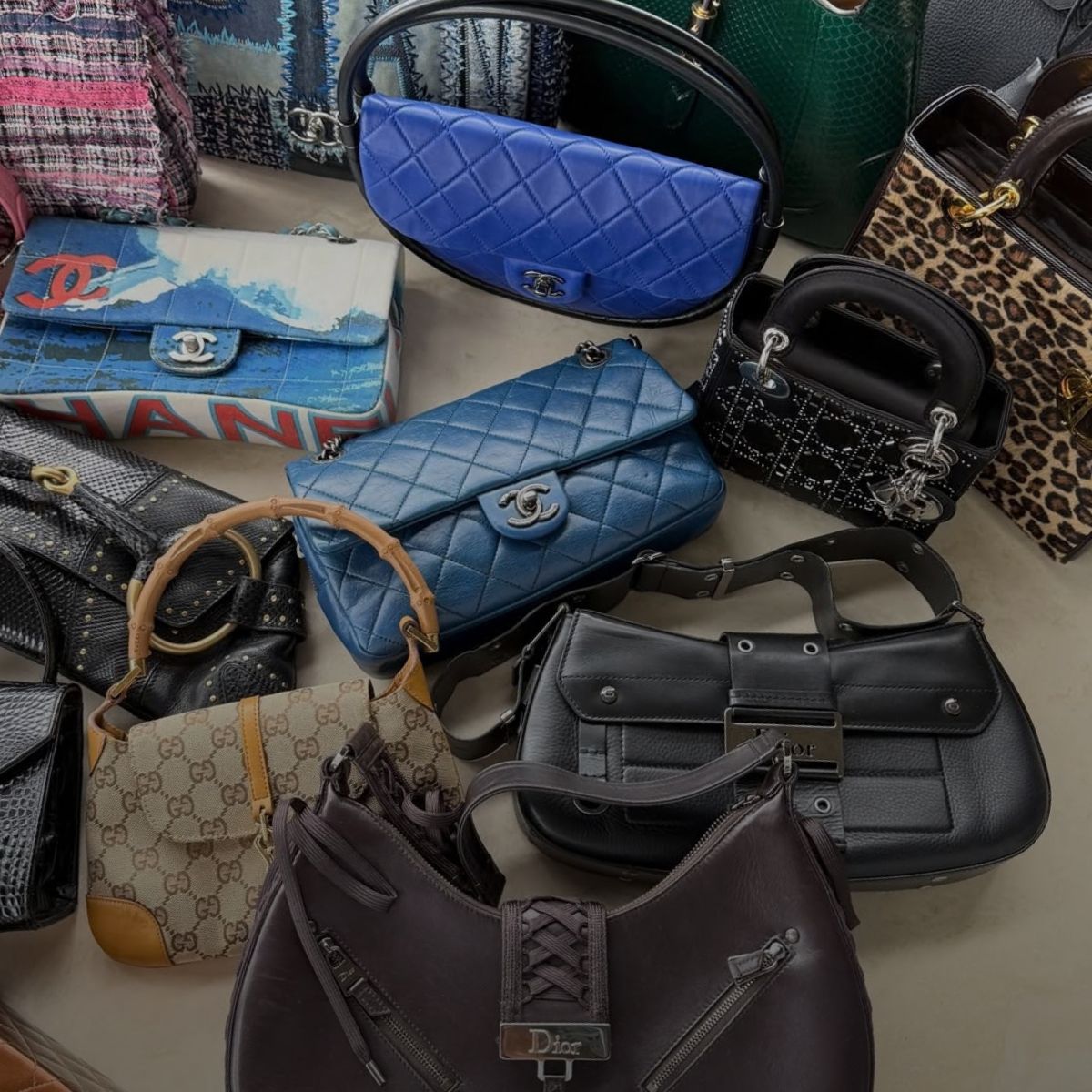 Secondhand September: Women shopping secondhand