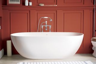 freestanding bath with terracotta walls