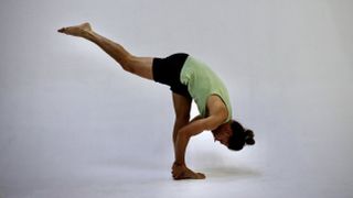 Elisei Rusu demonstrating standing splits