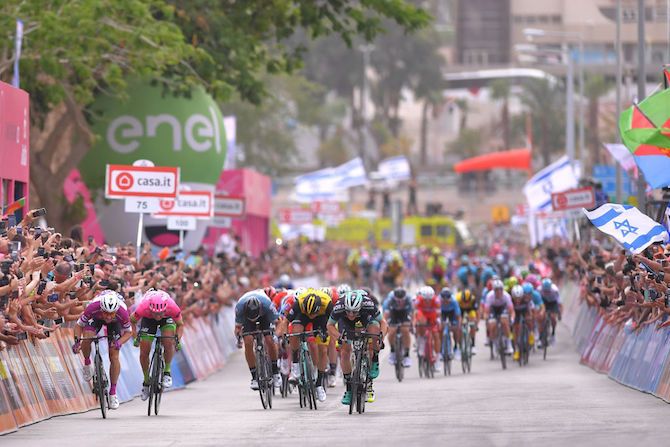 Elia Viviani (Quick-Step) thunders to his second stage victory in a row on stage 3 of the 2018 Giro at Eilat