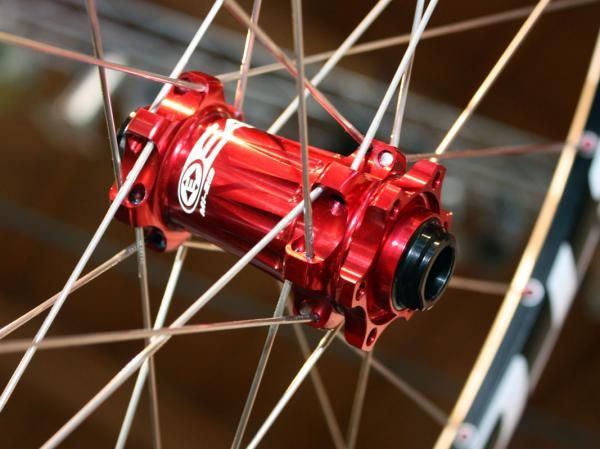 The new Easton EA90 XC front hub is interchangeable between 9mm quick release and 15mm thru-axle fitments.