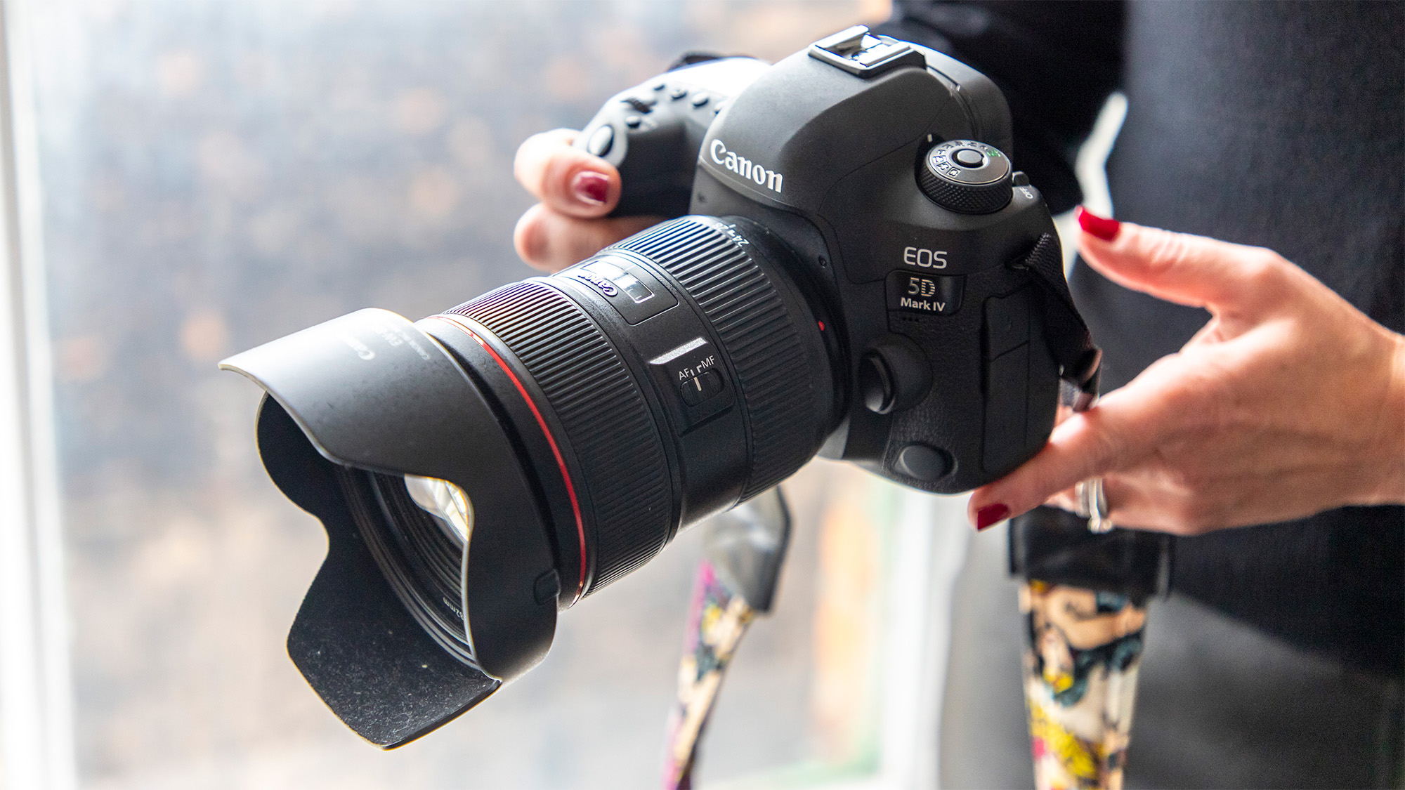 Hands using Canon EOS 5D Mark IV