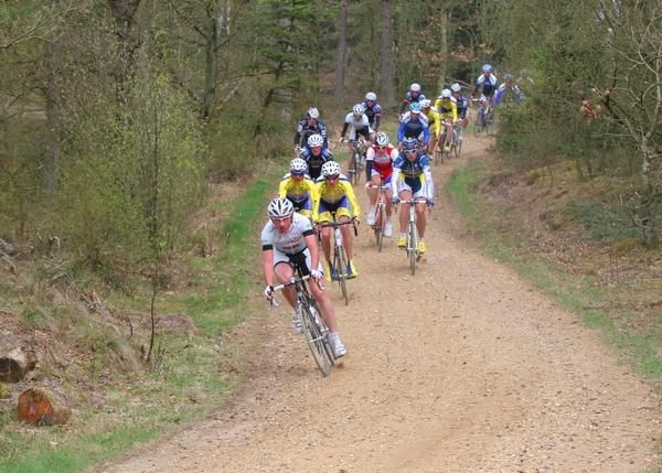 The peloton lead by Team Energi Fyn on the second Gravel road