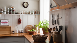 Kitchen with magnetic knife holder