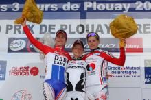 Marianne Vos (DSB Bank), Emma Pooley (Cervelo TestTeam) and Emma Johansson (Red Sun Cycling) on the podium in Plouay.