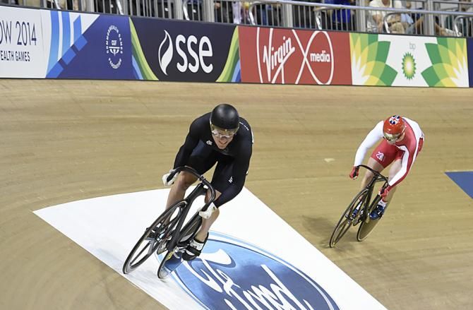 Sam Webster gets away from Jason Kenny in the sprint