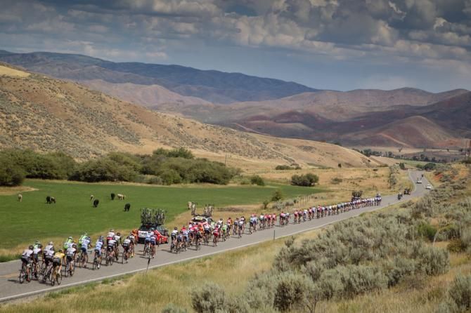 Rolling through the farmlands before the final climbs