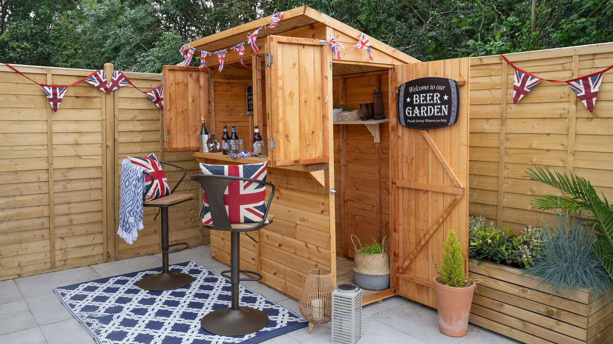 Brilliant garden bar ideas to liven up your outdoor space | Homebuilding