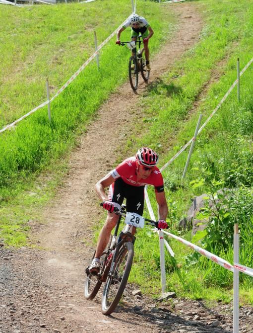 Todd Wells (Specialized) with a gap over Jeremiah Bishop near the end of lap one