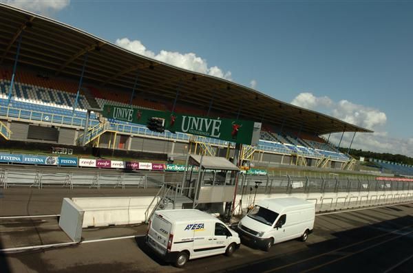 The behind the scenes staff have been busy setting up for the Vuelta prologue