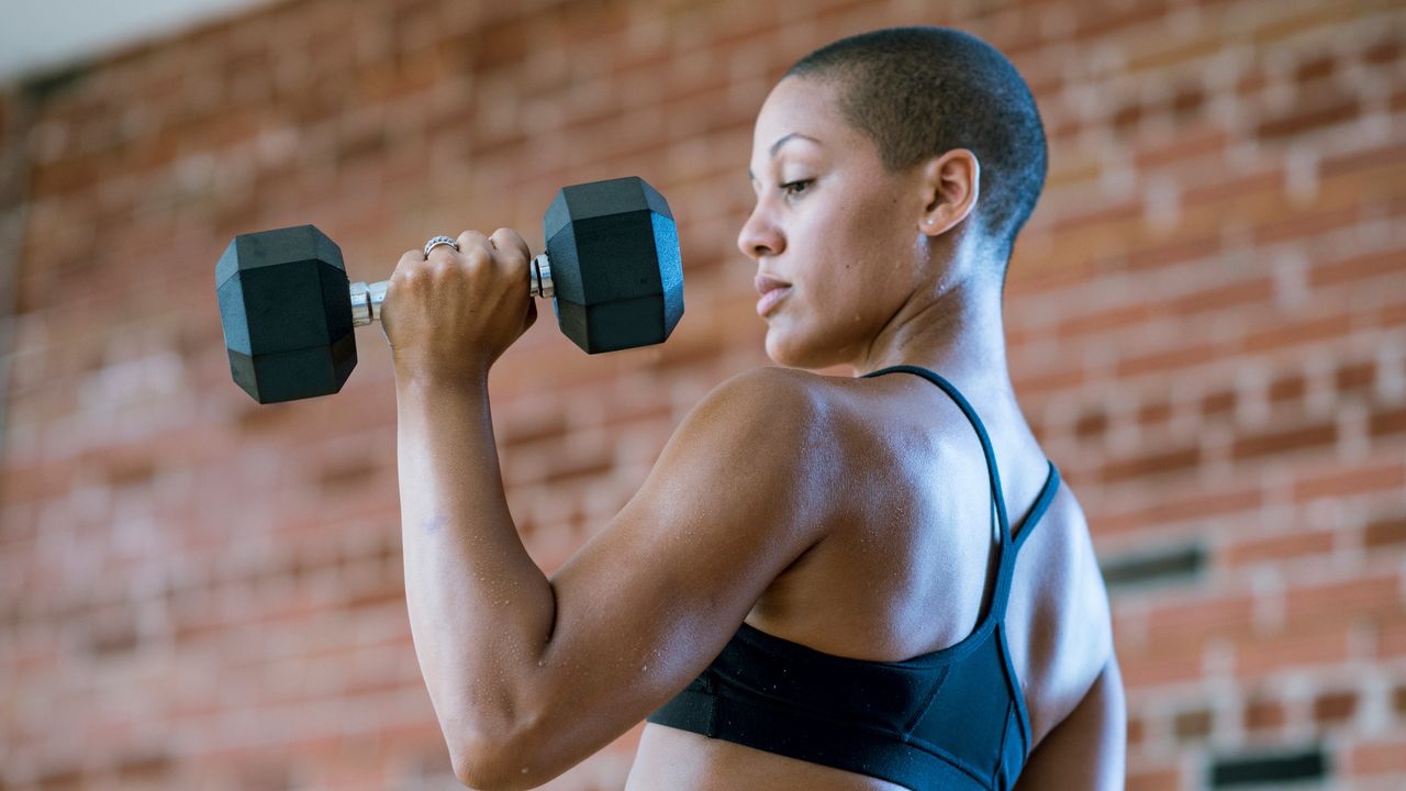 Woman doing a dumbbell curl