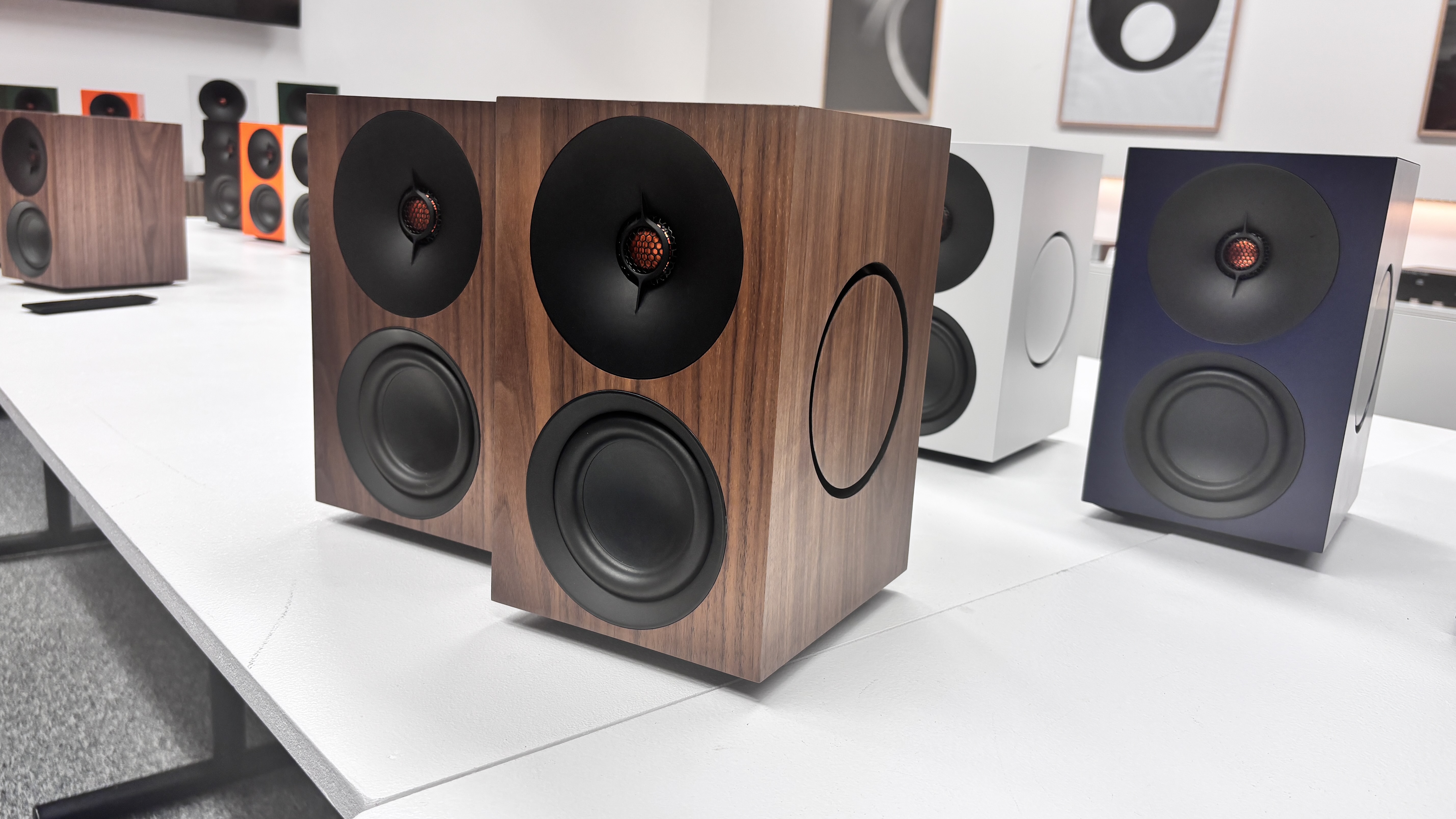 Cambridge L/R X wireless speaker system in real walnut veneer