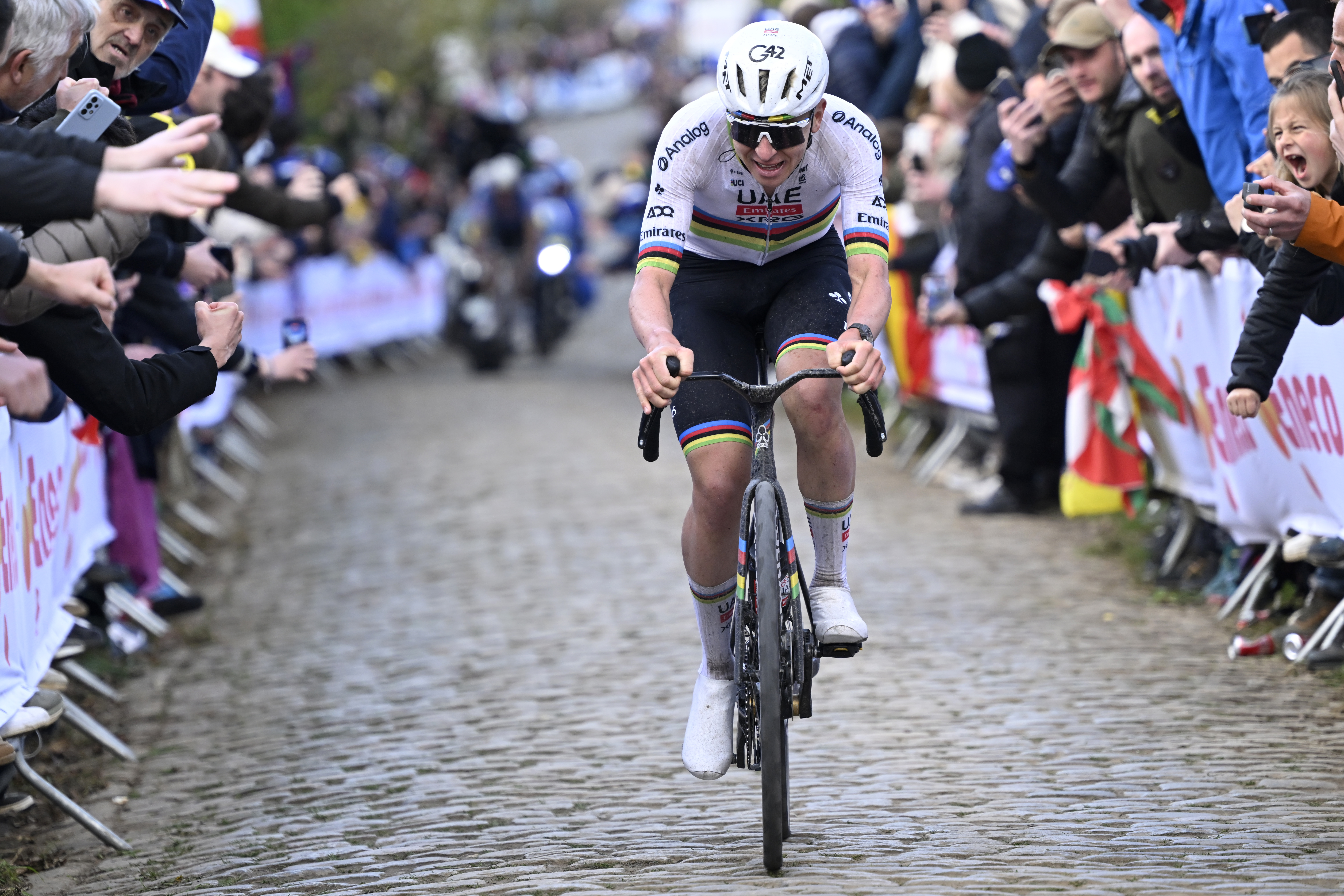 OUDENAARDE, BELGIUM - APRIL 05 : during the 110th edition of Ronde van Vlaanderen an UCI World Tour 1.UWT one day cycling road race for Men Elite of 271 km with start in Antwerpen and finish in Oudenaarde on April 5, 2026 in Oudenaarde, Belgium, 05/04/2026 ( Motordriver Guy De Vuyst - Photo by Nico Vereecken / Photonews