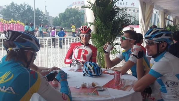 The Kazakh spot with Iglinsky, Muravyev, Mizurov... Only Clarke (second from the right) is Astana's Aussie