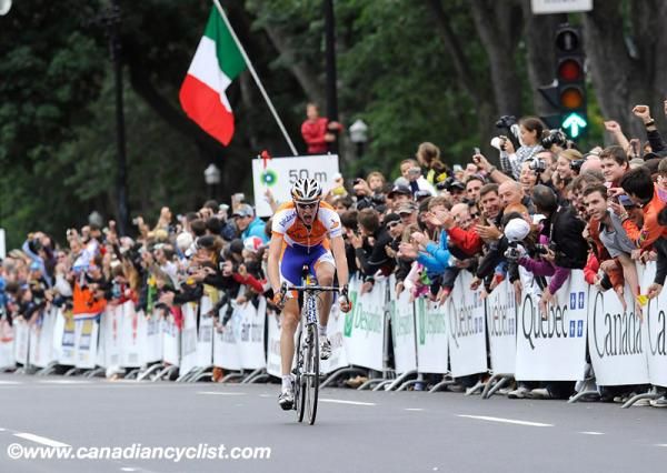 Robert Gesink (Rabobank) struggles in the final metres.