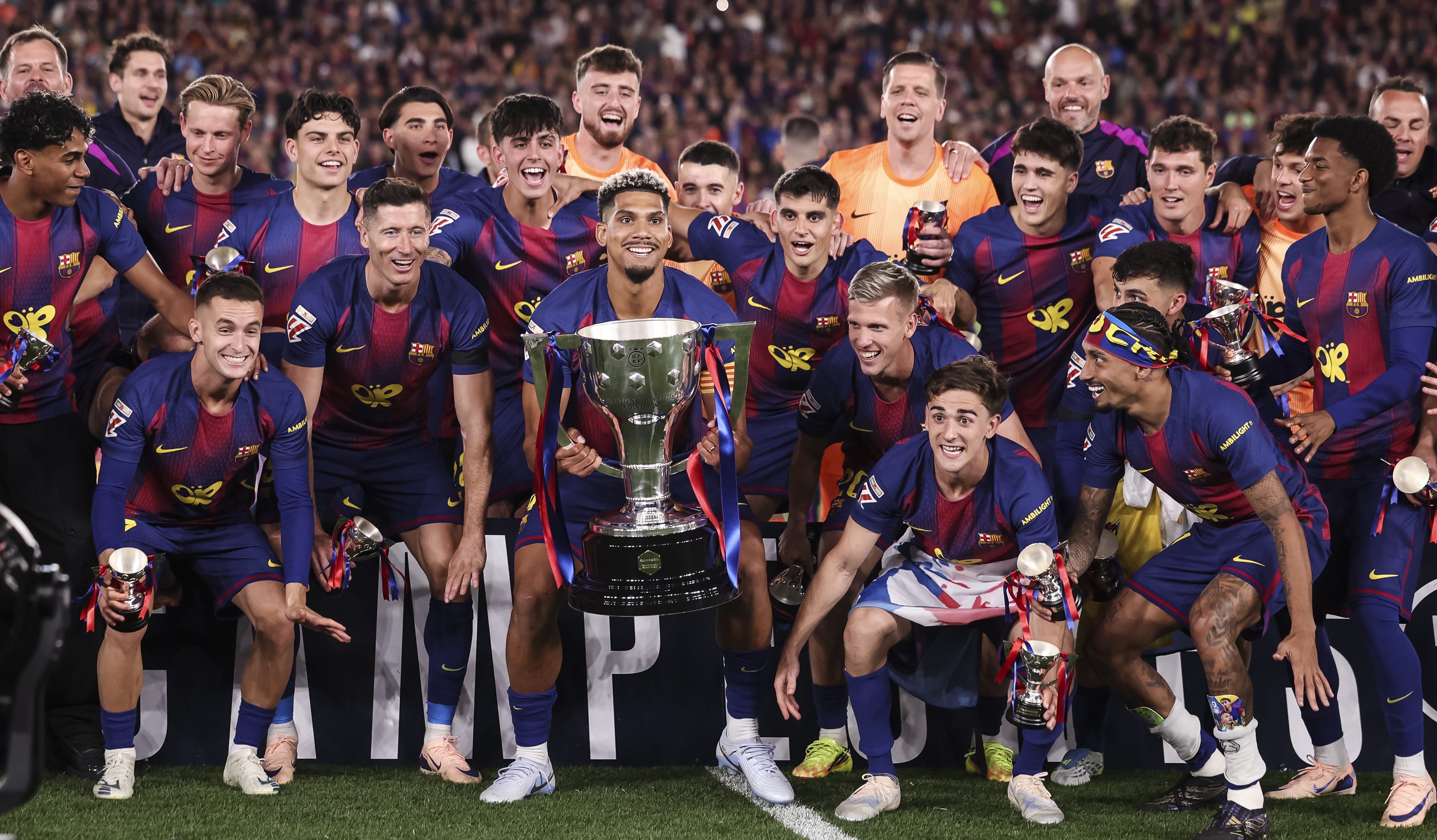 Ronald Araujo of FC Barcelona celebrates with the La Liga trophy with teammates after the match against Real Madrid C.F. at Spotify Camp Nou stadium on May 10, 2026 in Barcelona, Spain