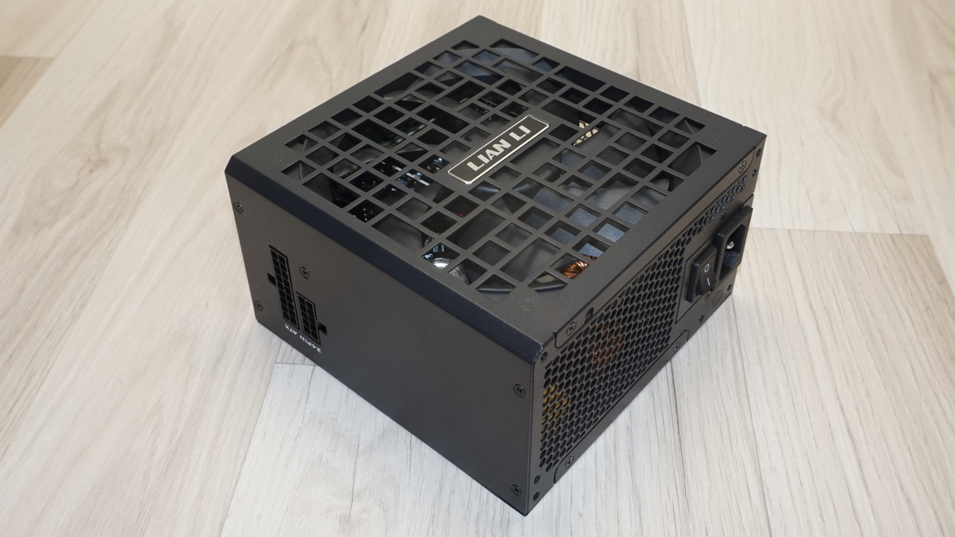 Lian Li RS1200G ATX 3.1