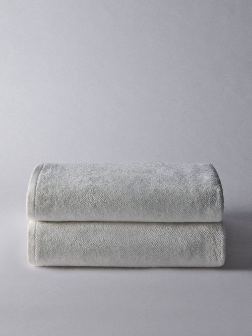 White Set of 2 Popcorn Textured Bath Towels