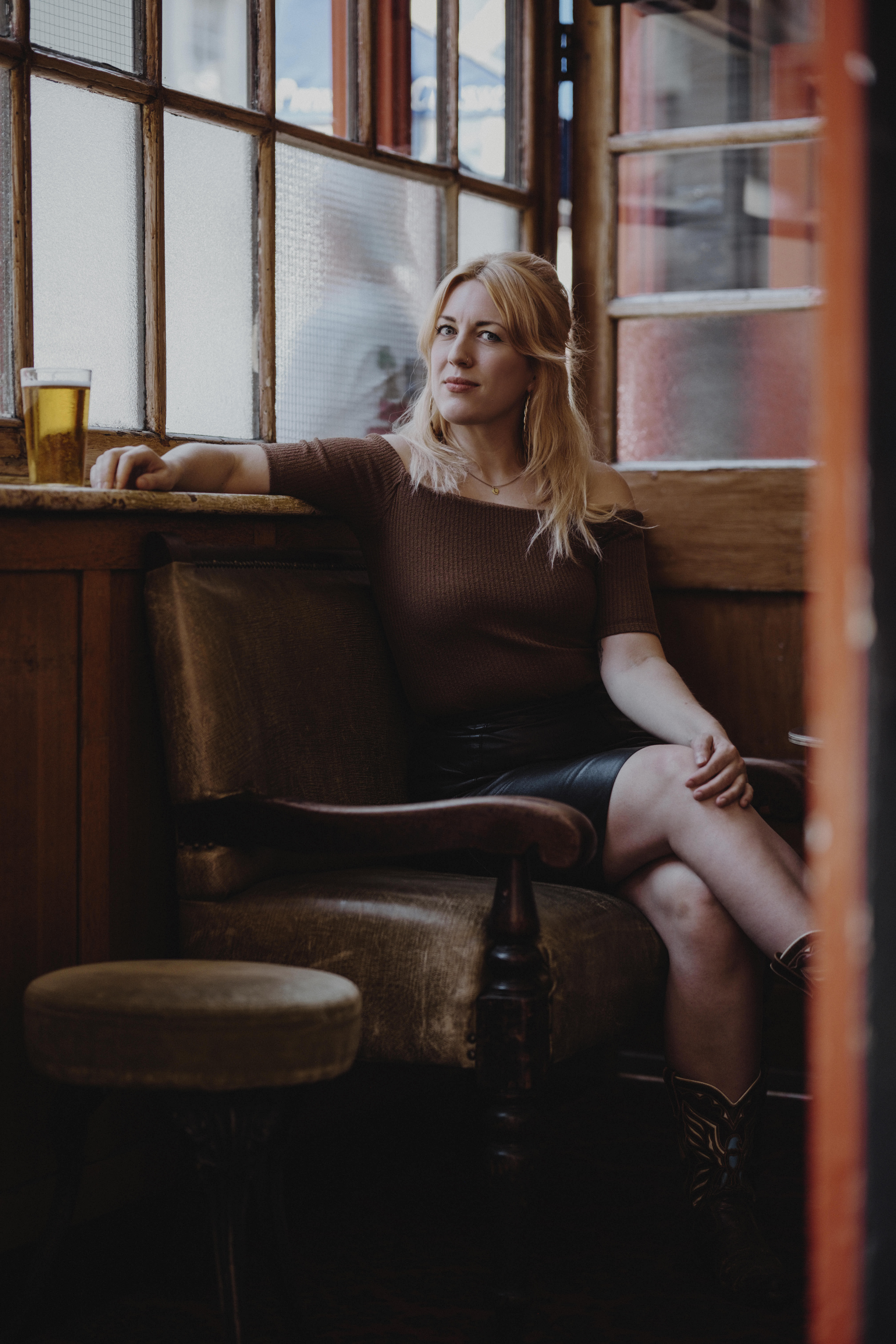 The journalist and editor Leonie Cooper sits in a pub with a pint of beer