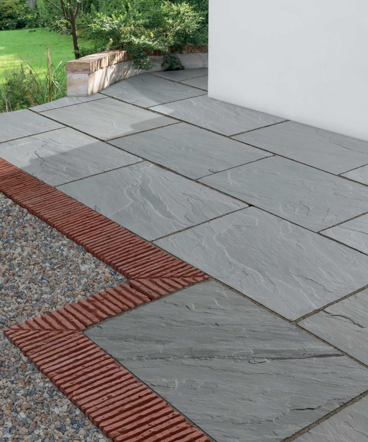 Patio edging ideas 10 stunning ways to border your space Gardeningetc