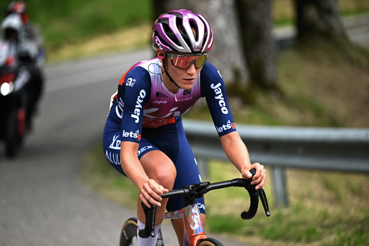 Ur&scaron;ka Žigart on the attack on stage 4 of the Tour de Suisse Women