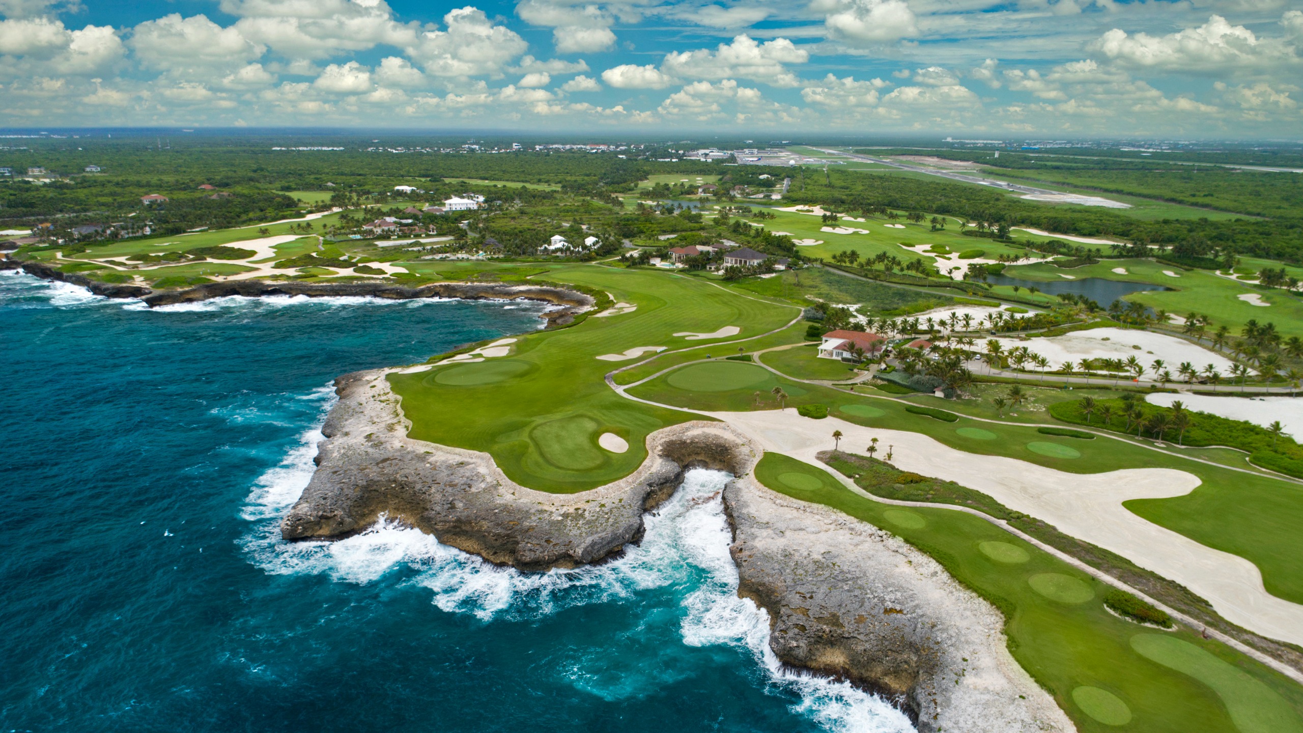 Corales - Holes 18 and 9