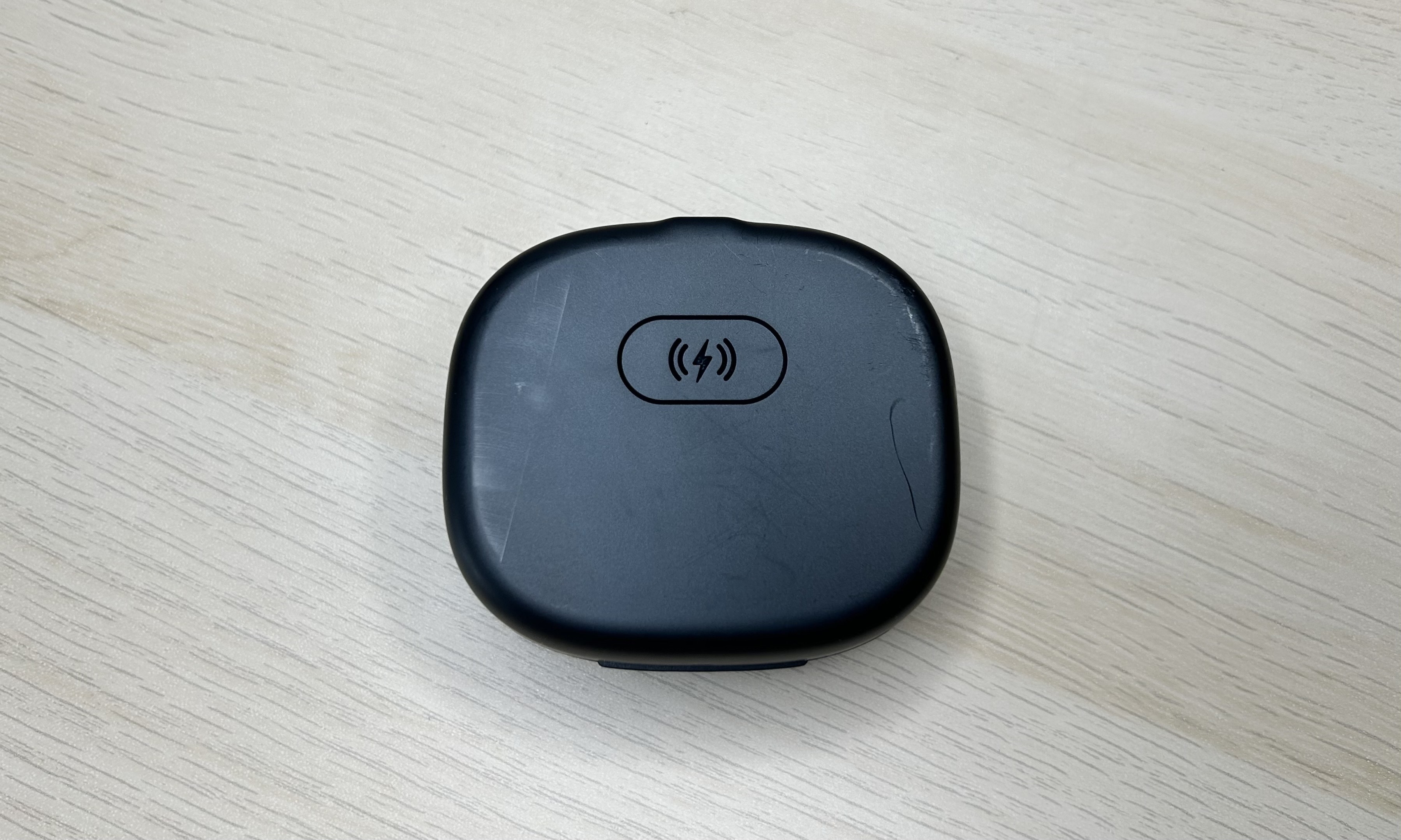 Image of the base of the JLabs Epic Open Sport charging case showing the scratches
