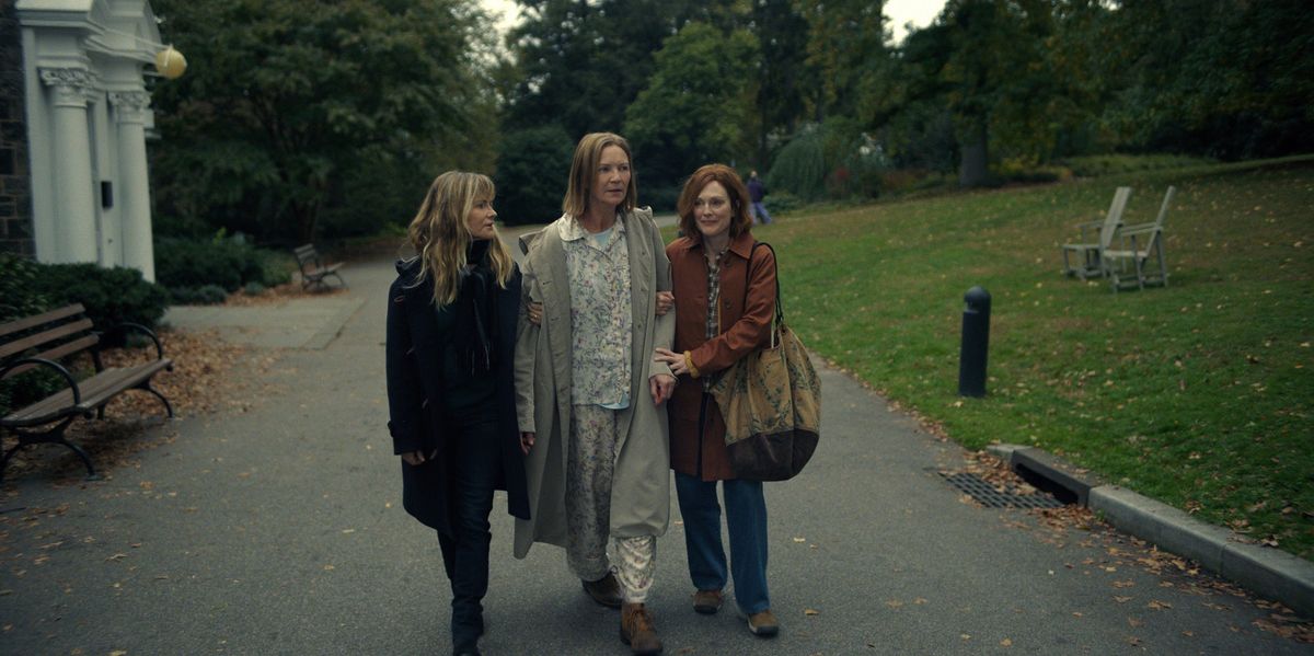 Jennifer Jason Leigh, Joan Allen, and Julianne Moore in &#039;Lisey&#039;s Story&#039;