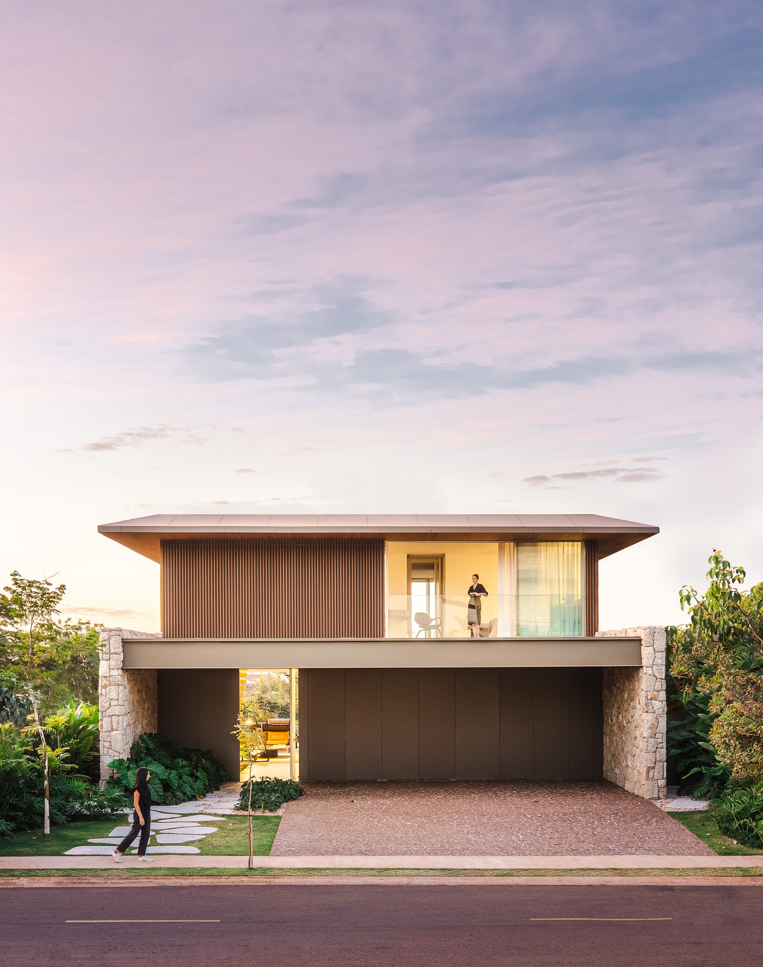 Main facade, JF Residence, Brazil, by KG Studio