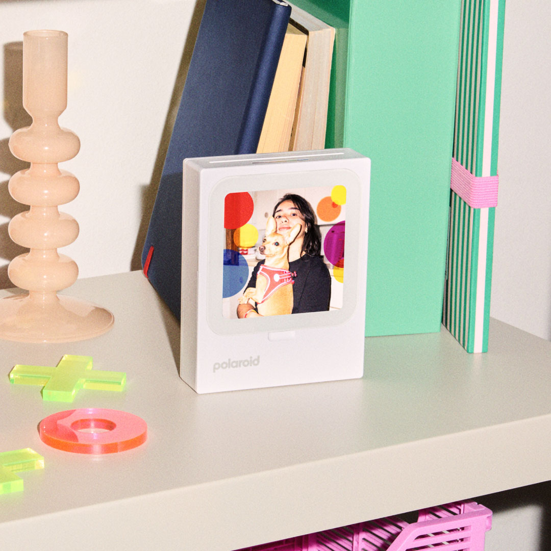 The Polaroid Hi-Print 3x3 portable photo printer