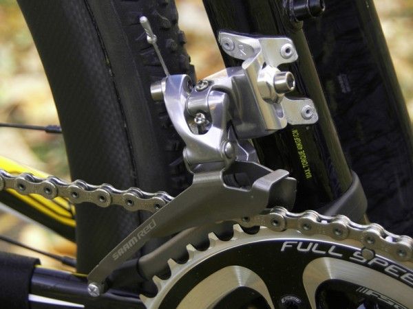 Many pros are apparently opting for a Force front derailleur instead of Red but Scott feel fit to include the top-end changer here for their flagship 'cross machine