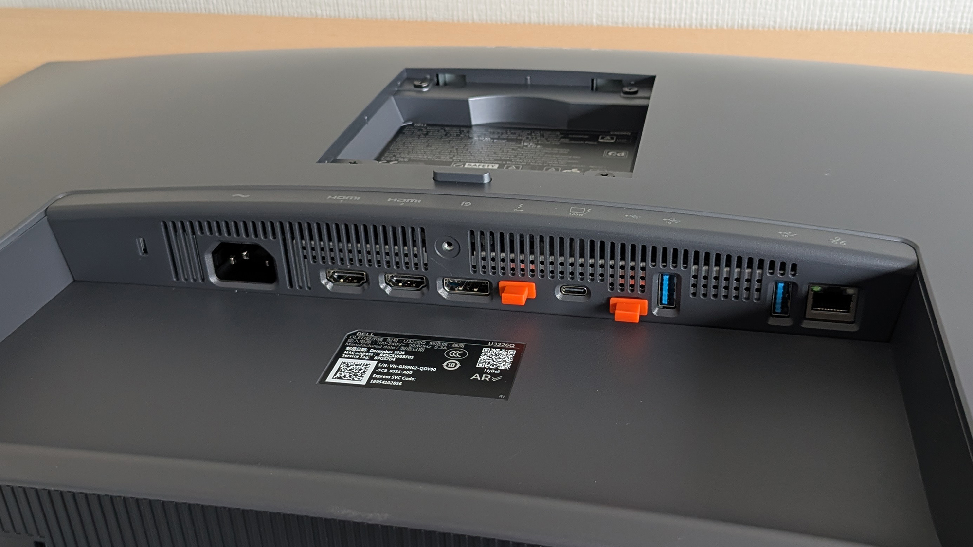 Dell UltraSharp U3226Q ports