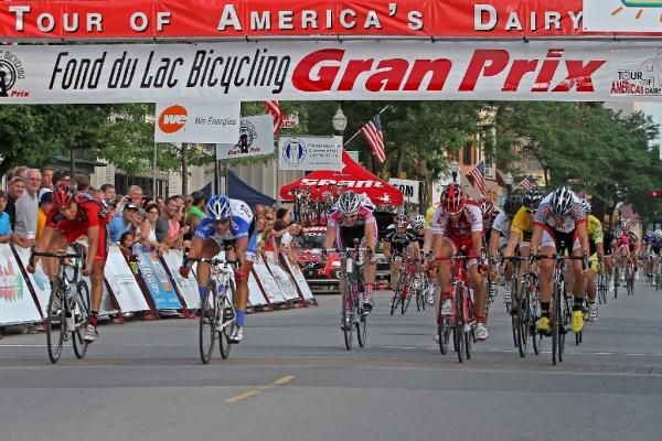 The bunch sprint in the men's pro race.