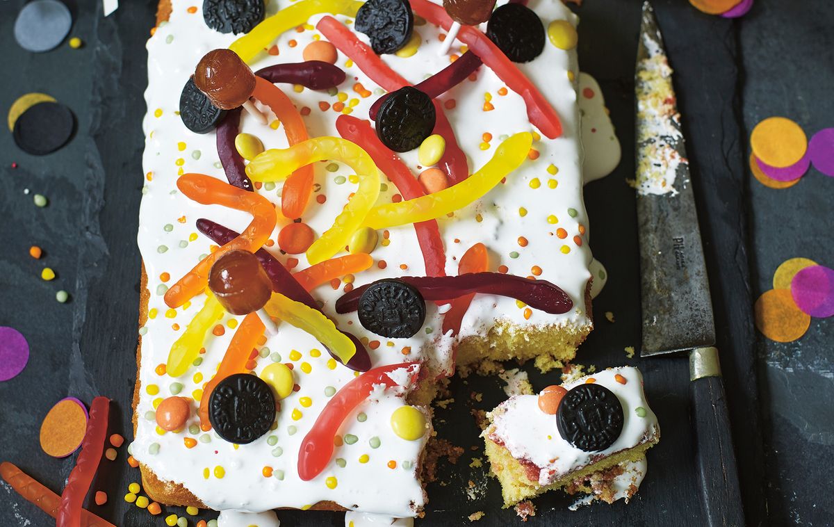Give your little ones a spooky treat with this very fun Halloween traybake