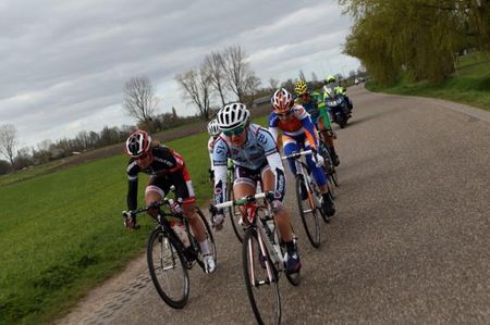 Megan Guarnier (Tibco) and Jessica Glasbergen (Specialized-DPD) leading the group of six