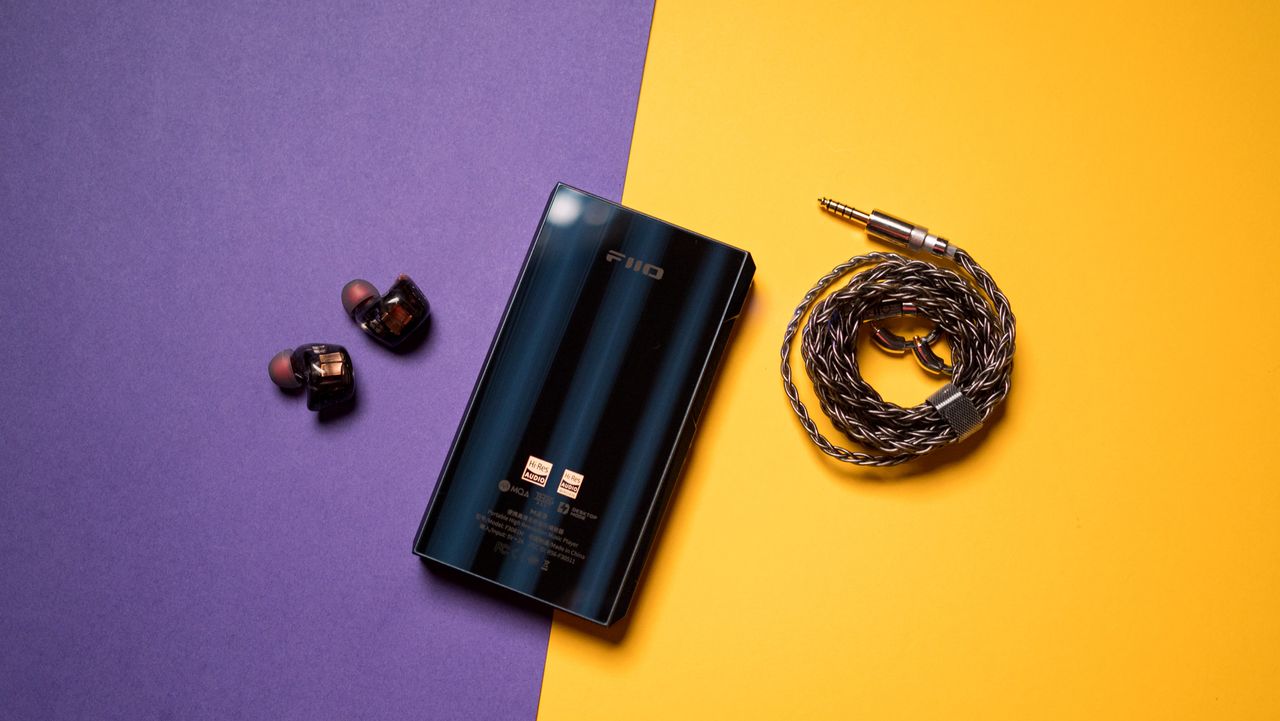 Fiio M23 features a back that has a gorgeous navy hue