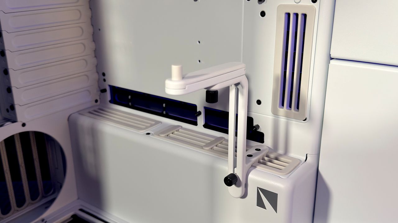 The Havn HS 360 PC case in black and white on a desk.