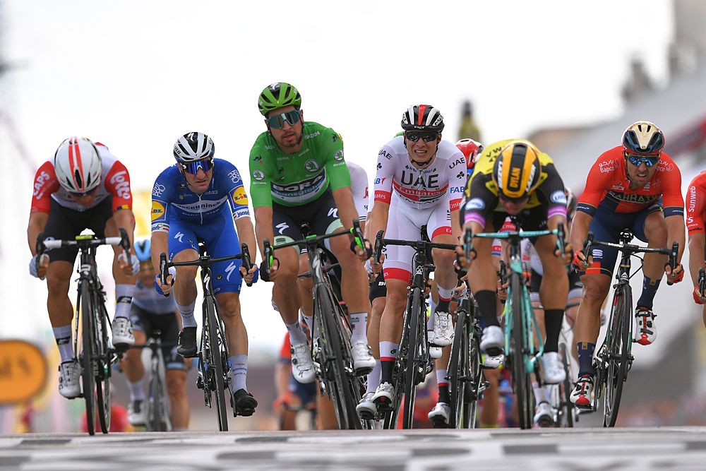 Elia Viviani (Deceuninck-QuickStep) sprints with a slow-flat tire stage 7 Tour de France