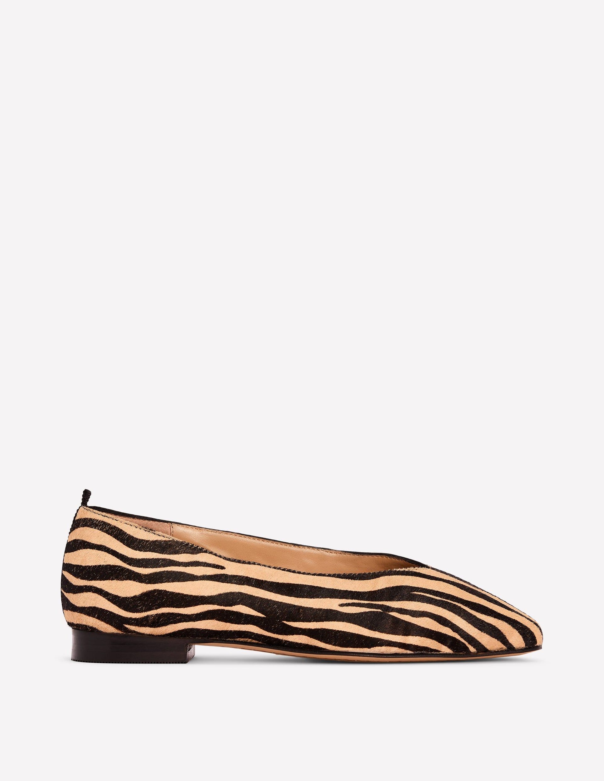 High Cut Stitch Detail Flats-Black/white