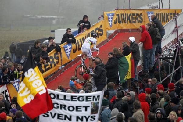 World champion Zdenek Stybar (Quickstep) crushed the competition in Hamme-Zogge